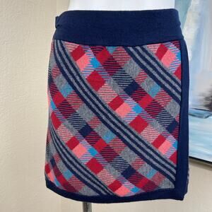Title 9 Skirt Wool blend Knit Plaid
Size med
